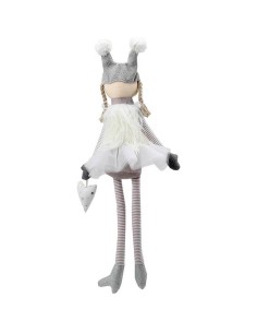 Muñeca blanca piernas largas y corazón en la mano 2